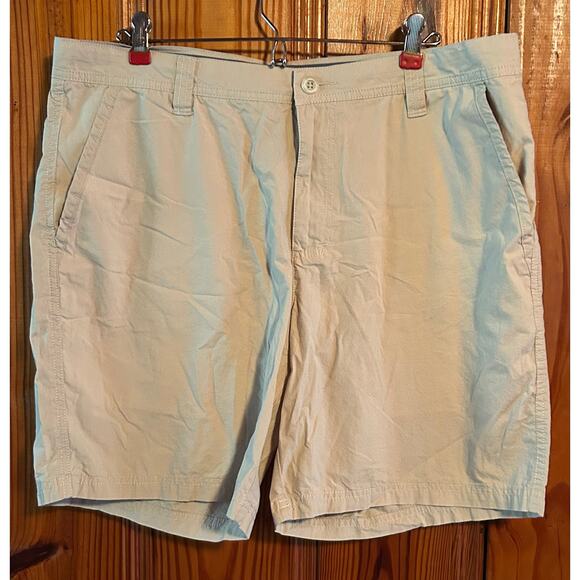 Mens Columbia khaki flat front shorts size 36 - Picture 1 of 3